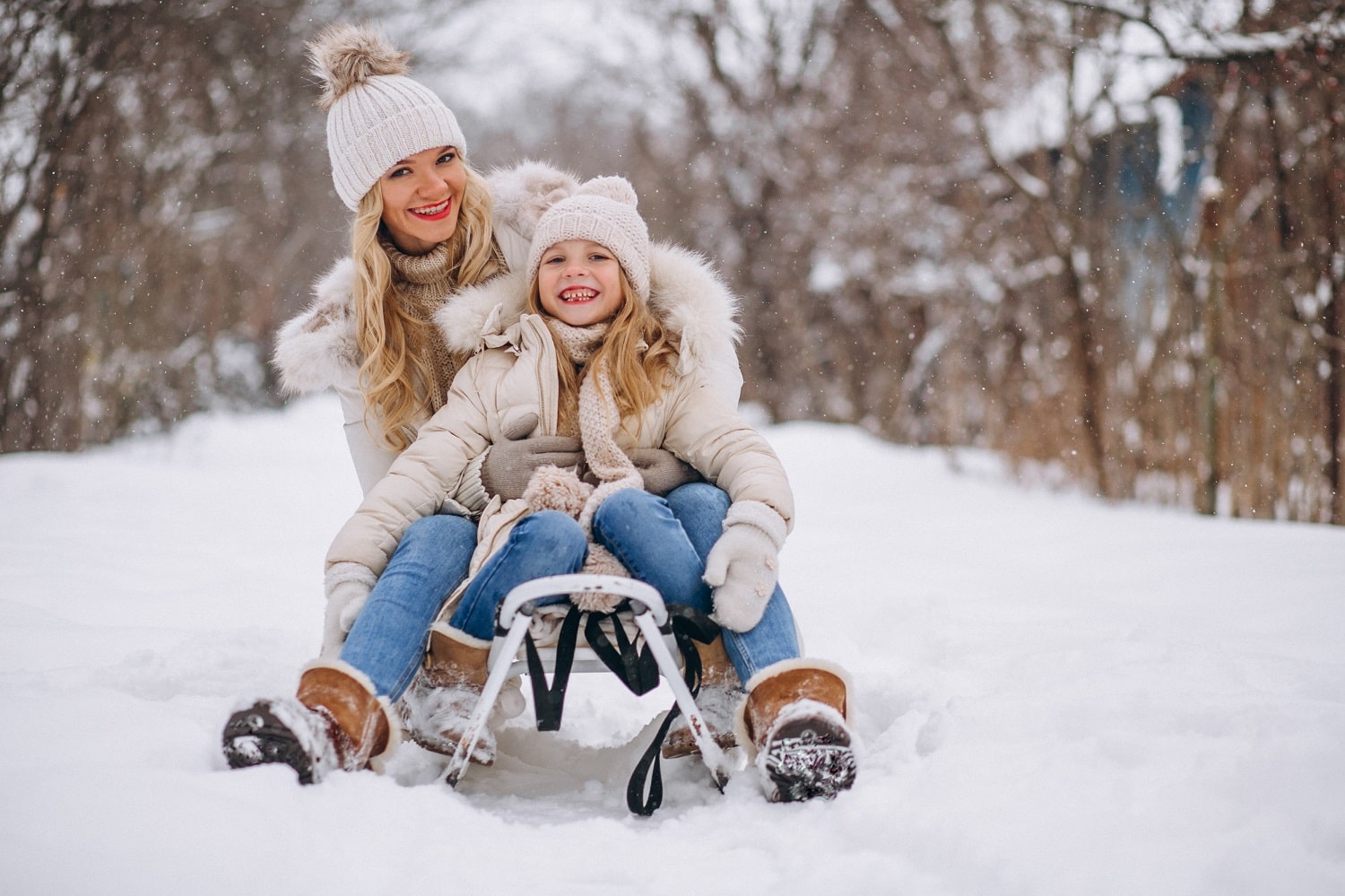 Зимняя фотосессия мама с дочкой