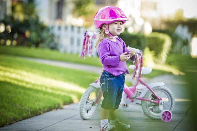 научить ребенка ездить на велосипеде