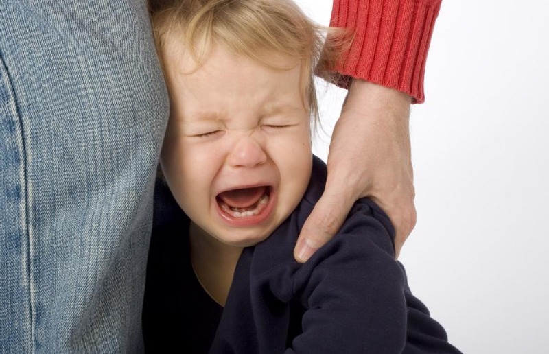 Ребенок проявляет агрессию: как с этим справиться родителю